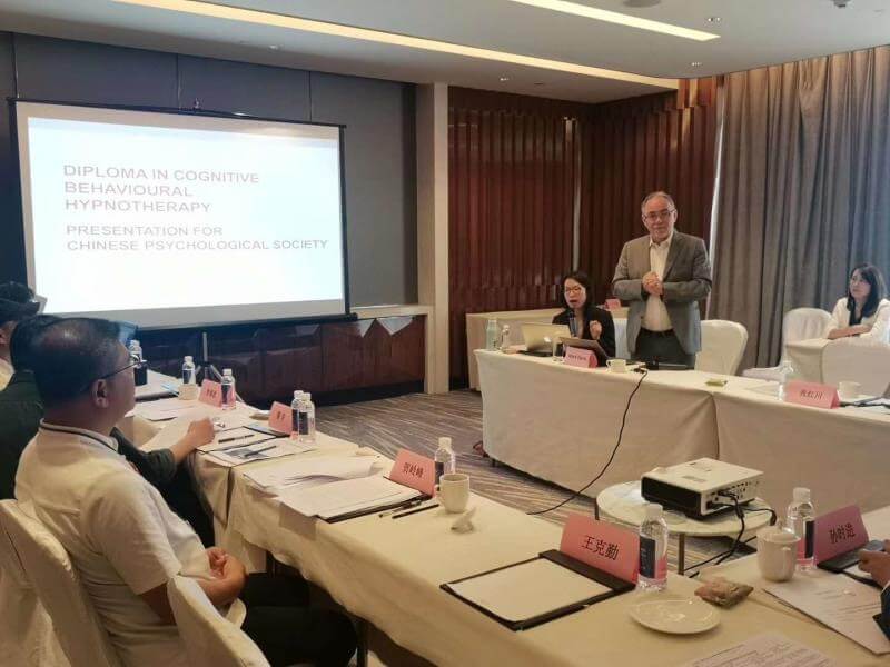 Mark Davis presenting Hypno-CBT® Diploma to Chinese Psychological Society expert panel in 2019
